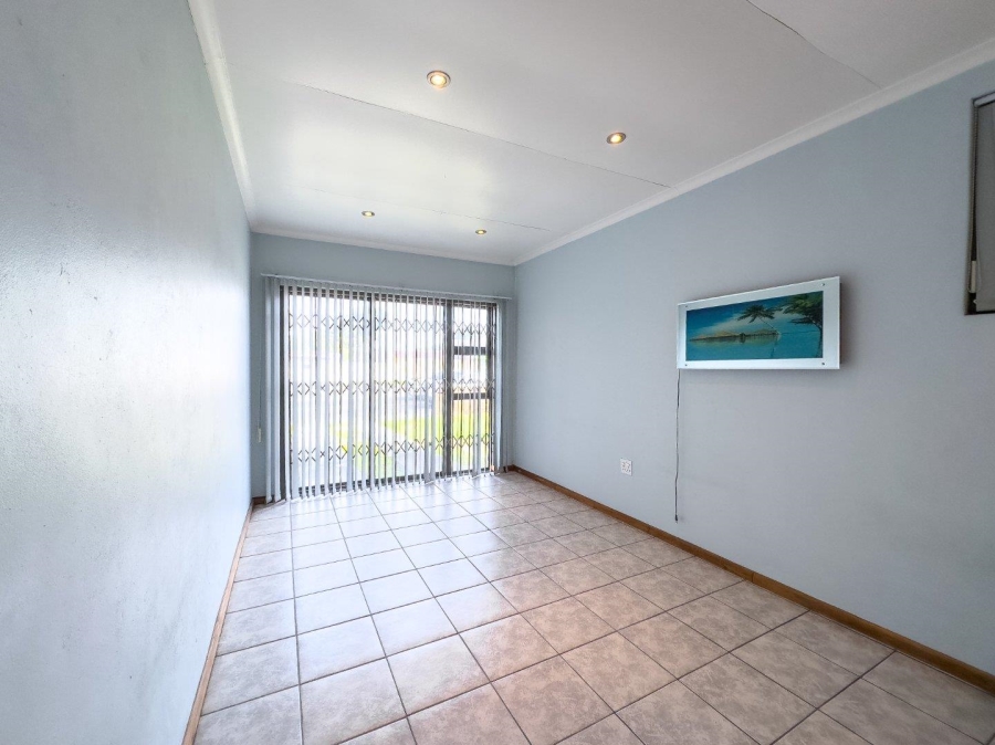 4 Bedroom Property for Sale in Clamhall Western Cape